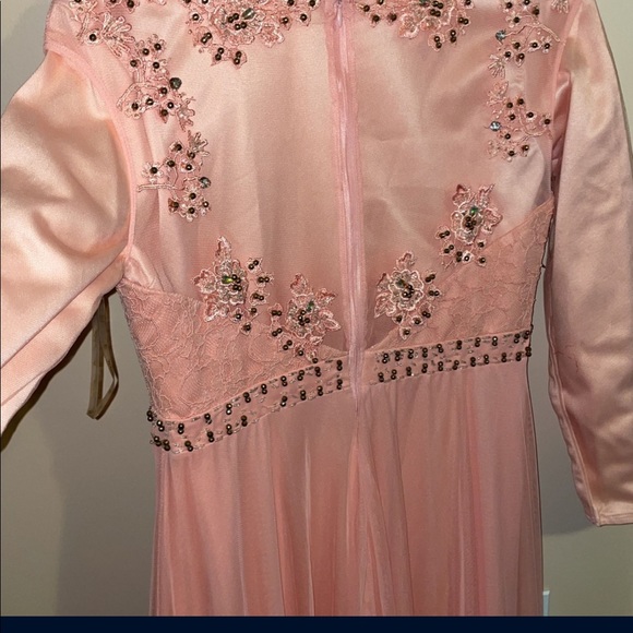 Woman wedding dress very nice and beautiful color - Picture 3 of 3